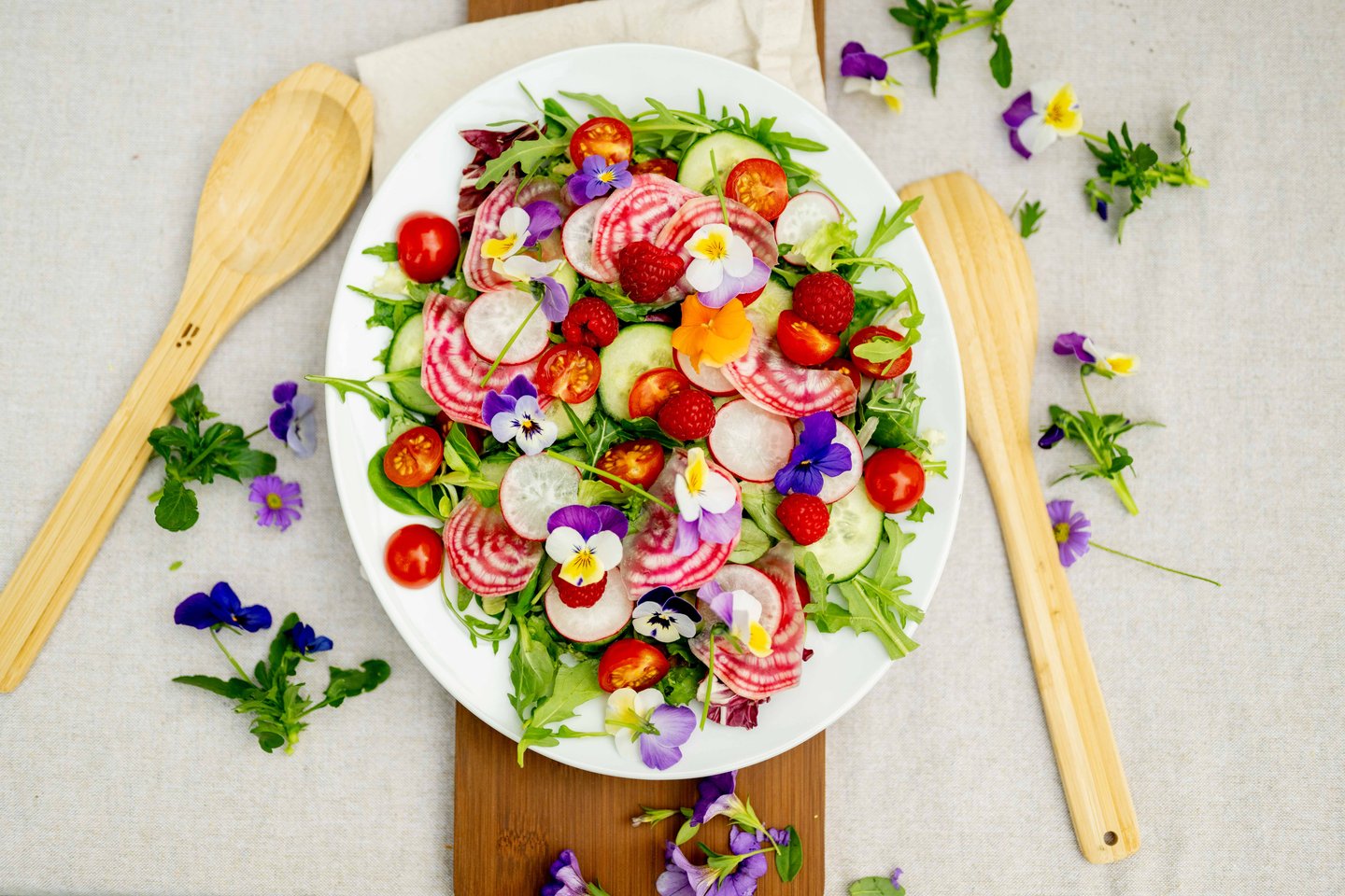 Fargerik blomstersalat