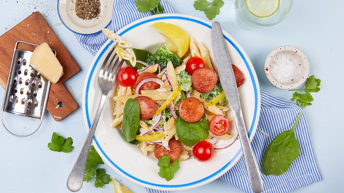 Kremet pasta med grove kjøttpølser