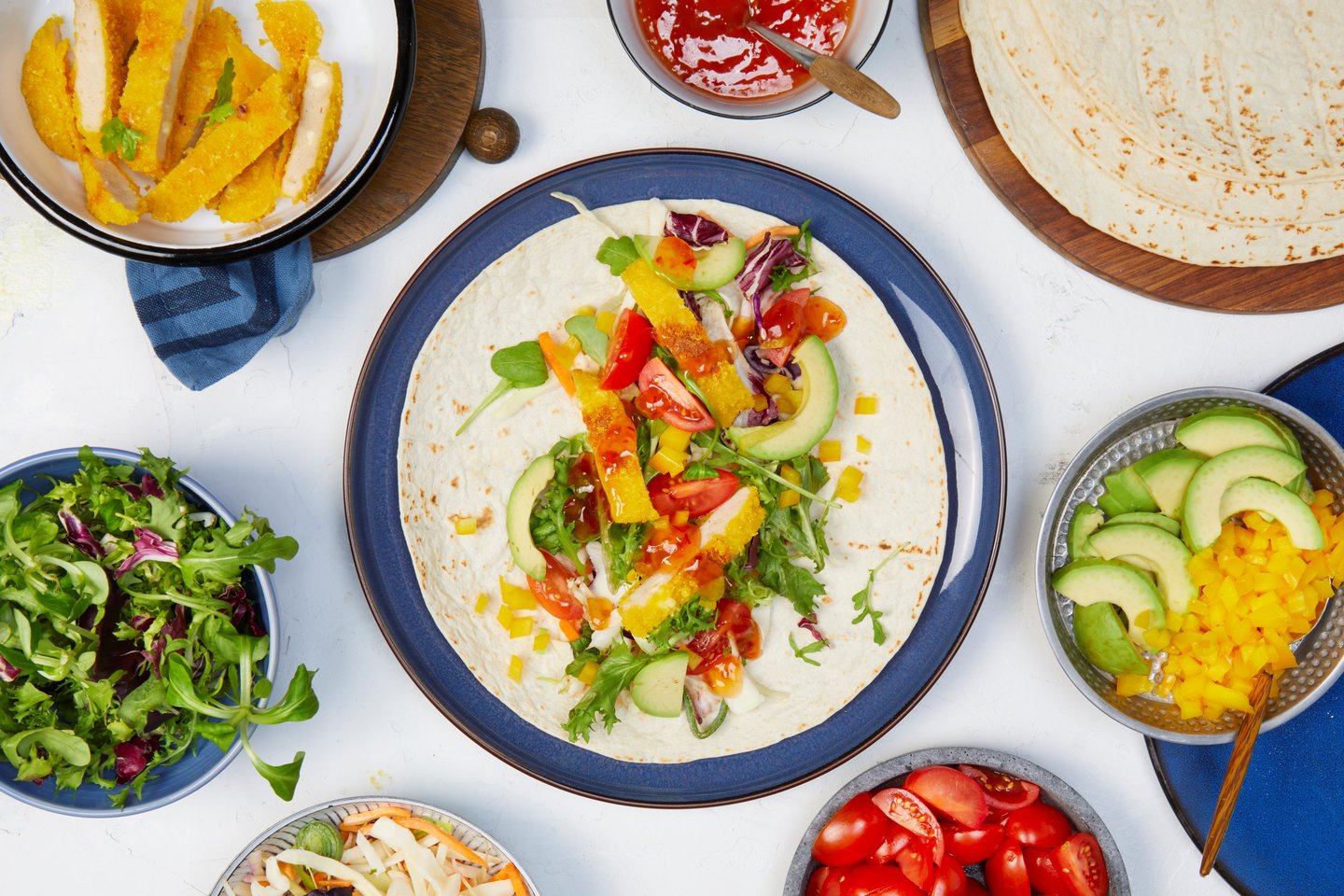 Wrap med ostepanetter, sweet chili og frisk salat