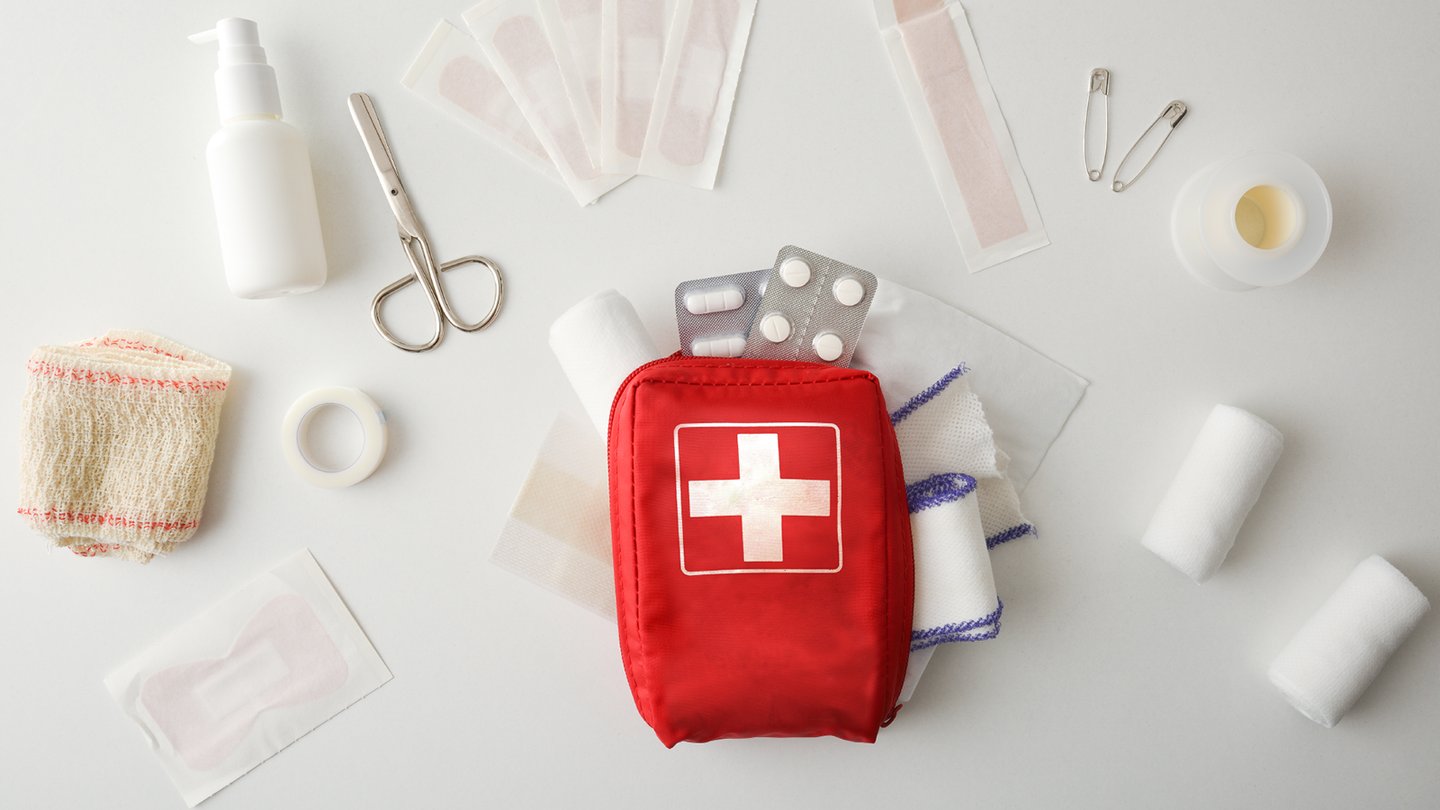Hva bør du ha i et førstehjelpsskrin?