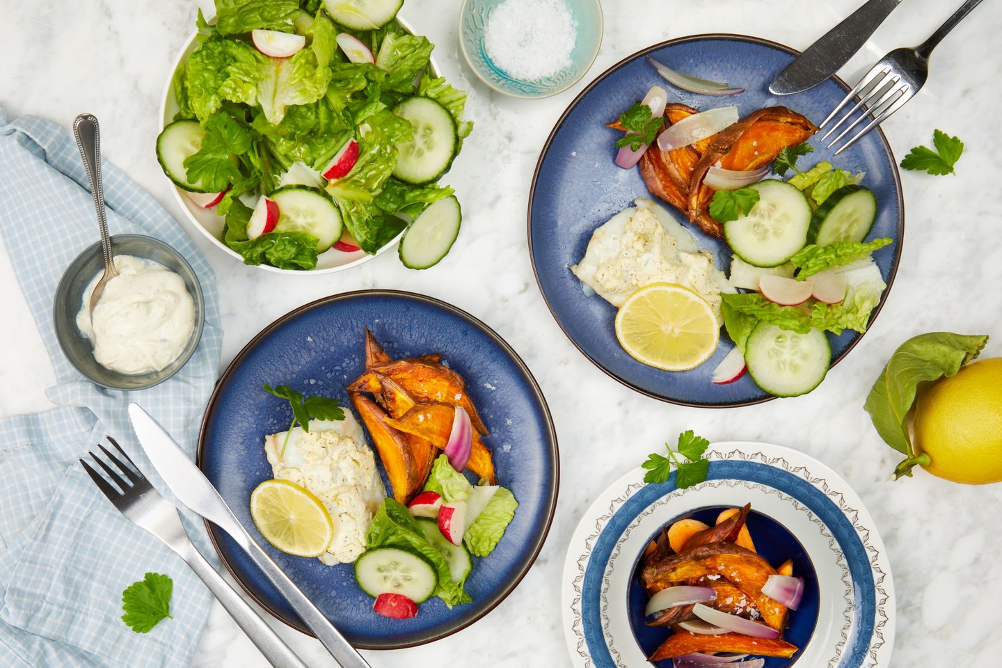 Ovnsbakt steinbit med kremost og søtpotet