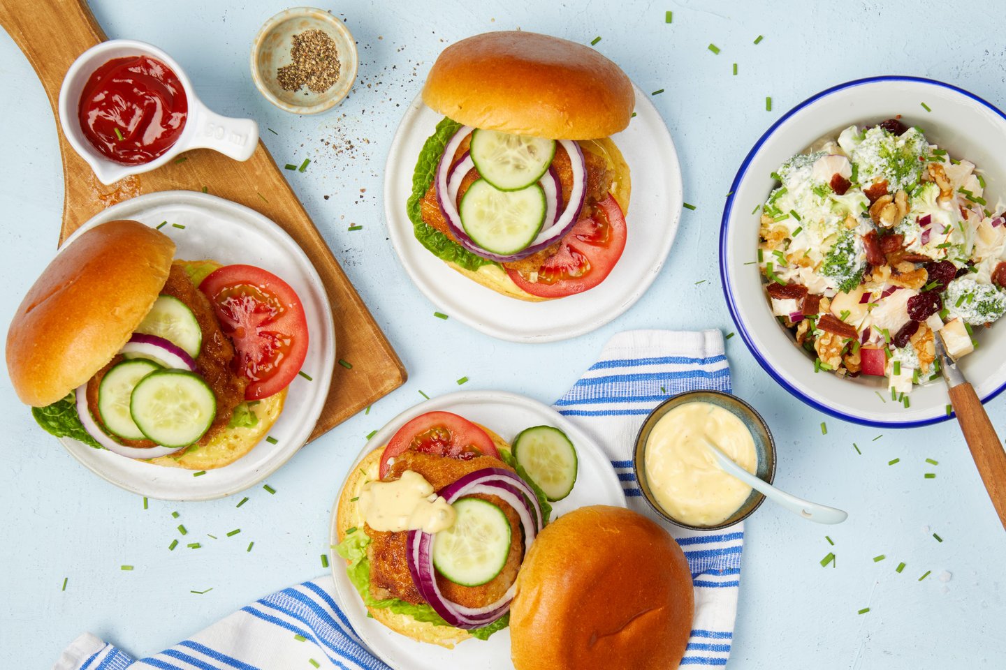 Steinbitburger med brokkolisalat og remulade