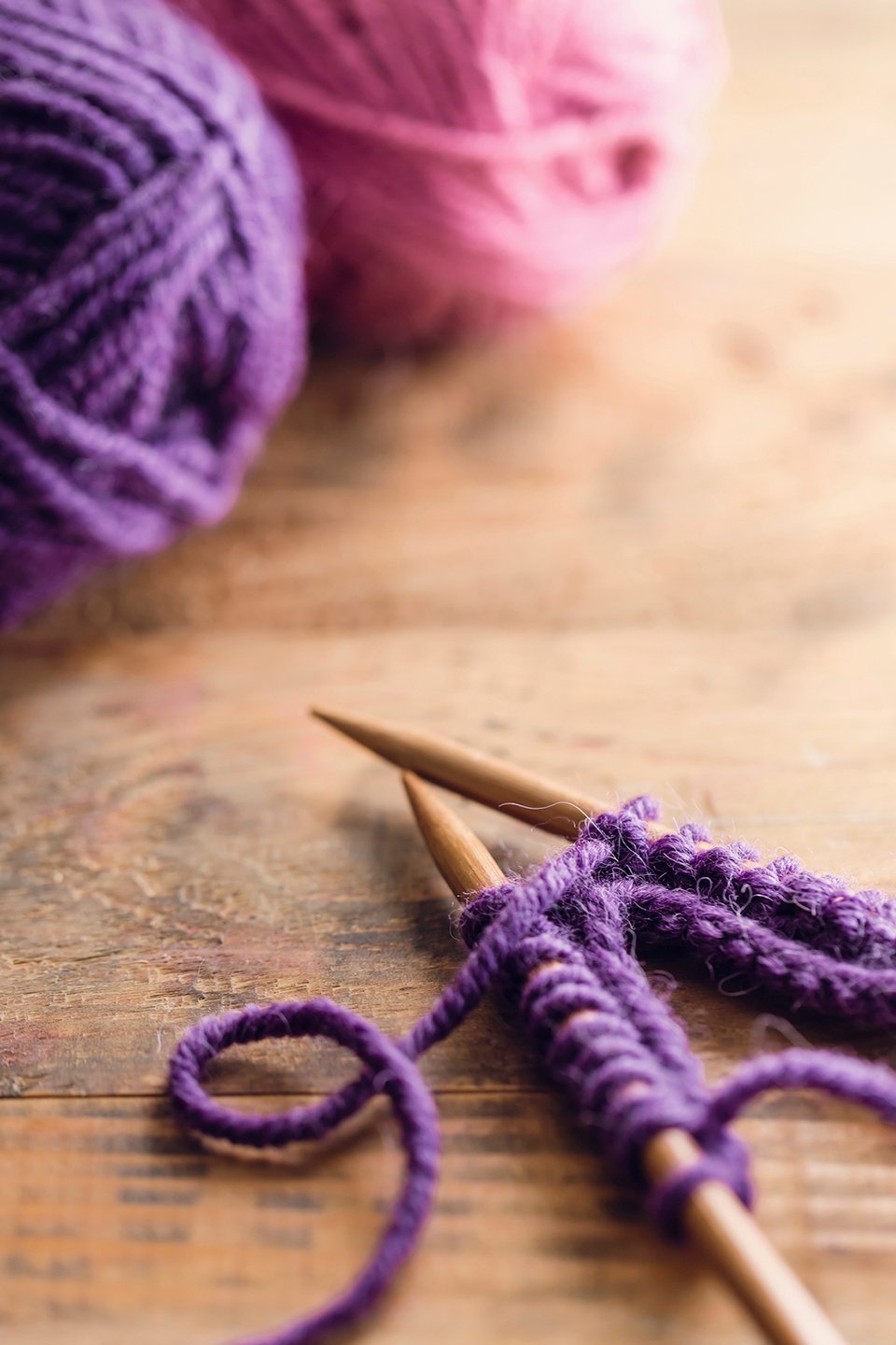 Strikkepinner og garn