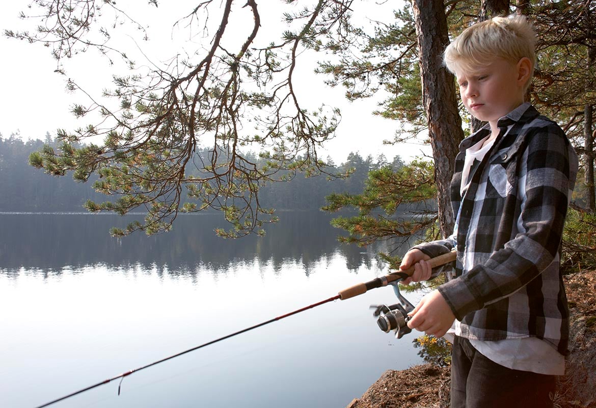 familie på fisketur