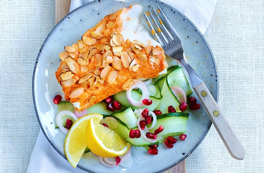 Mandelbakt torsk med agurksalat