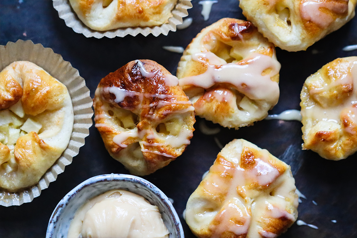 Rimboboller med karamelliserte epler