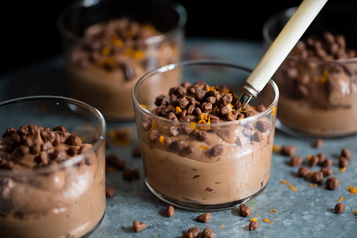 Sjokolademousse med appelsin og daimkuler