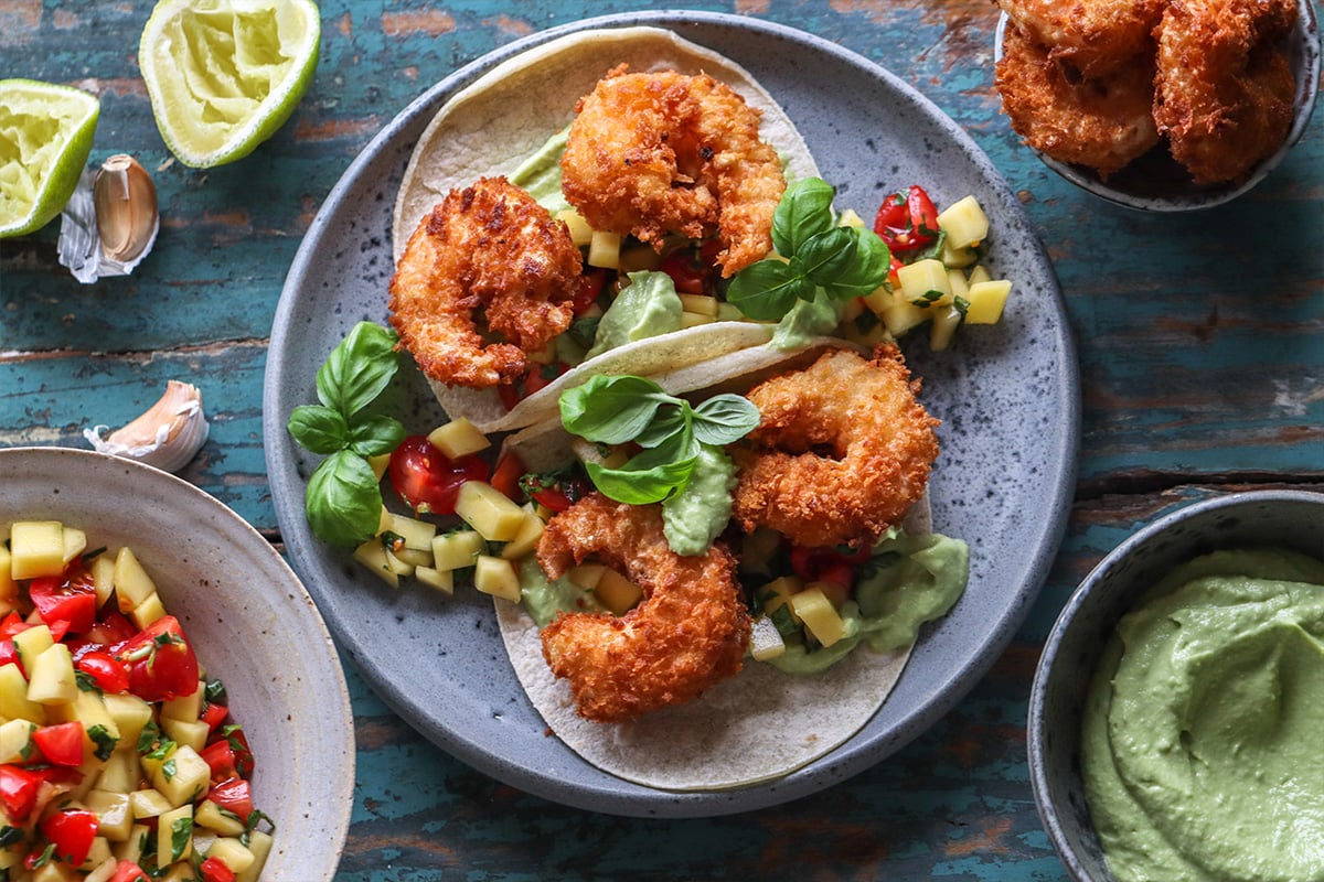 Taco med fritert scampi og mangosalsa