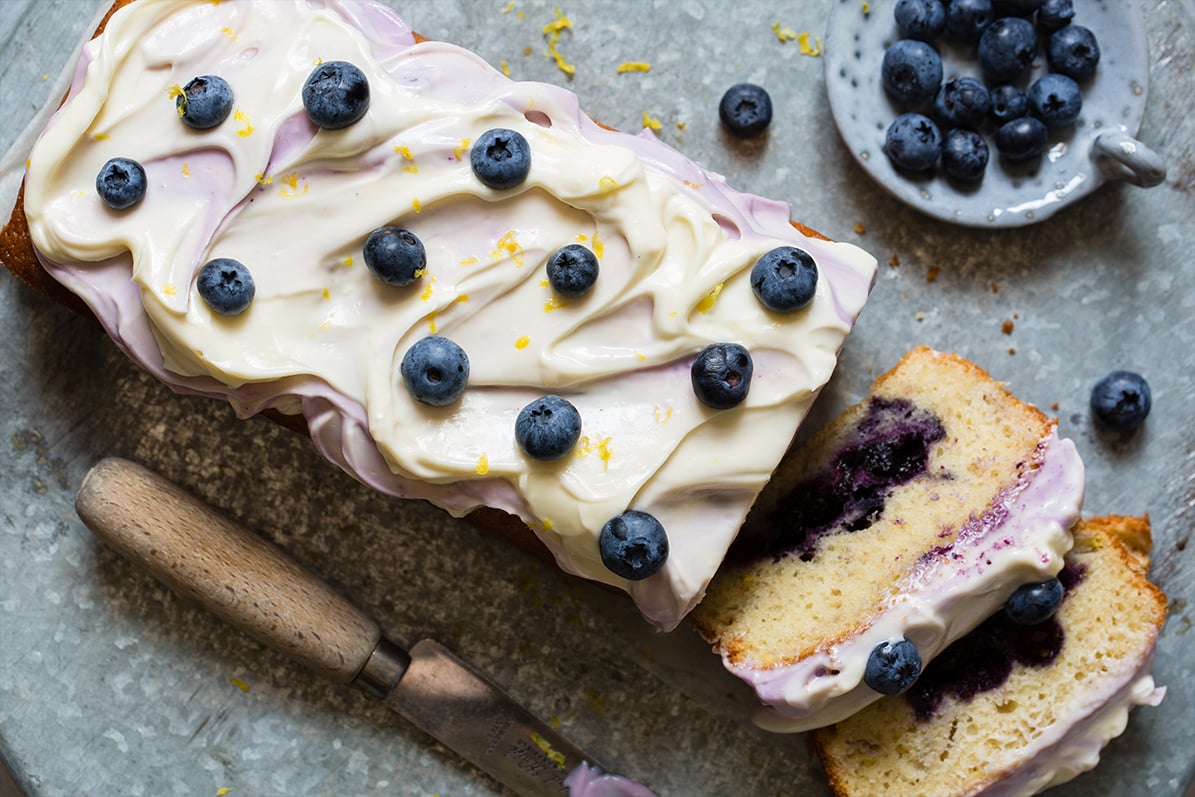 Banan og blåbærbrød med kremostglasur