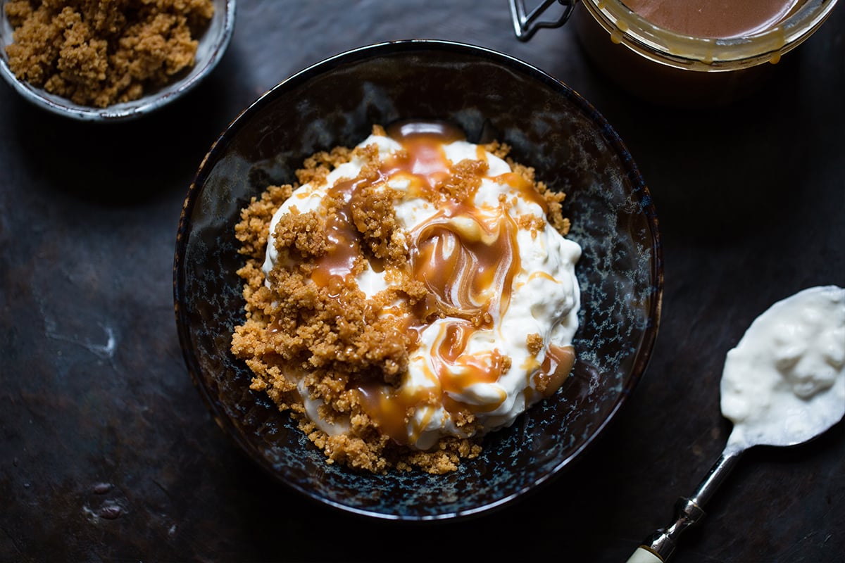 Riskrem med kjekssmuler og karamell