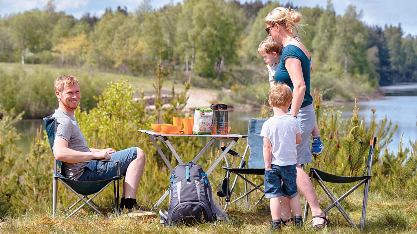 Barnefamilie på tur.png