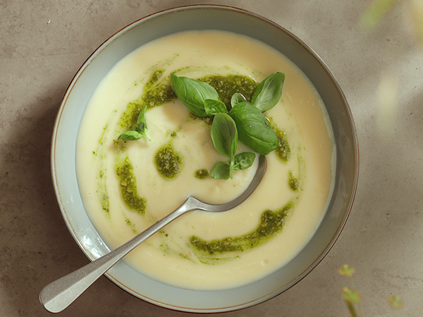 Blomkålsuppe og pesto.png