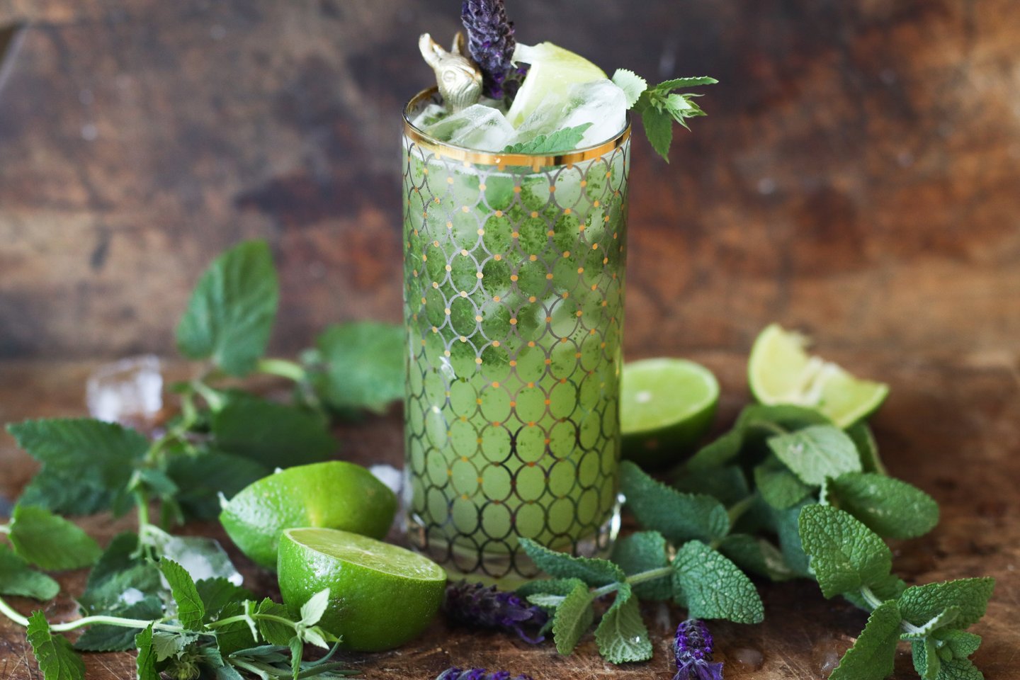 Mocktail med lime, sitron og mynte