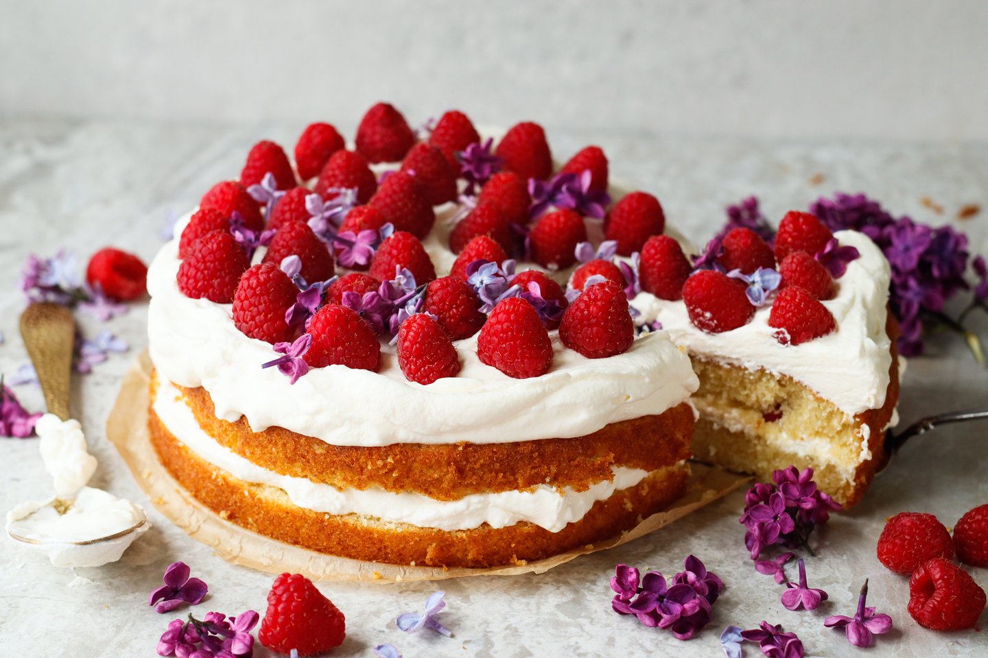 Festkake med norske bringebær og sitron