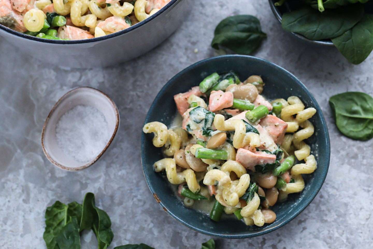 One-pot pasta med laks og pesto
