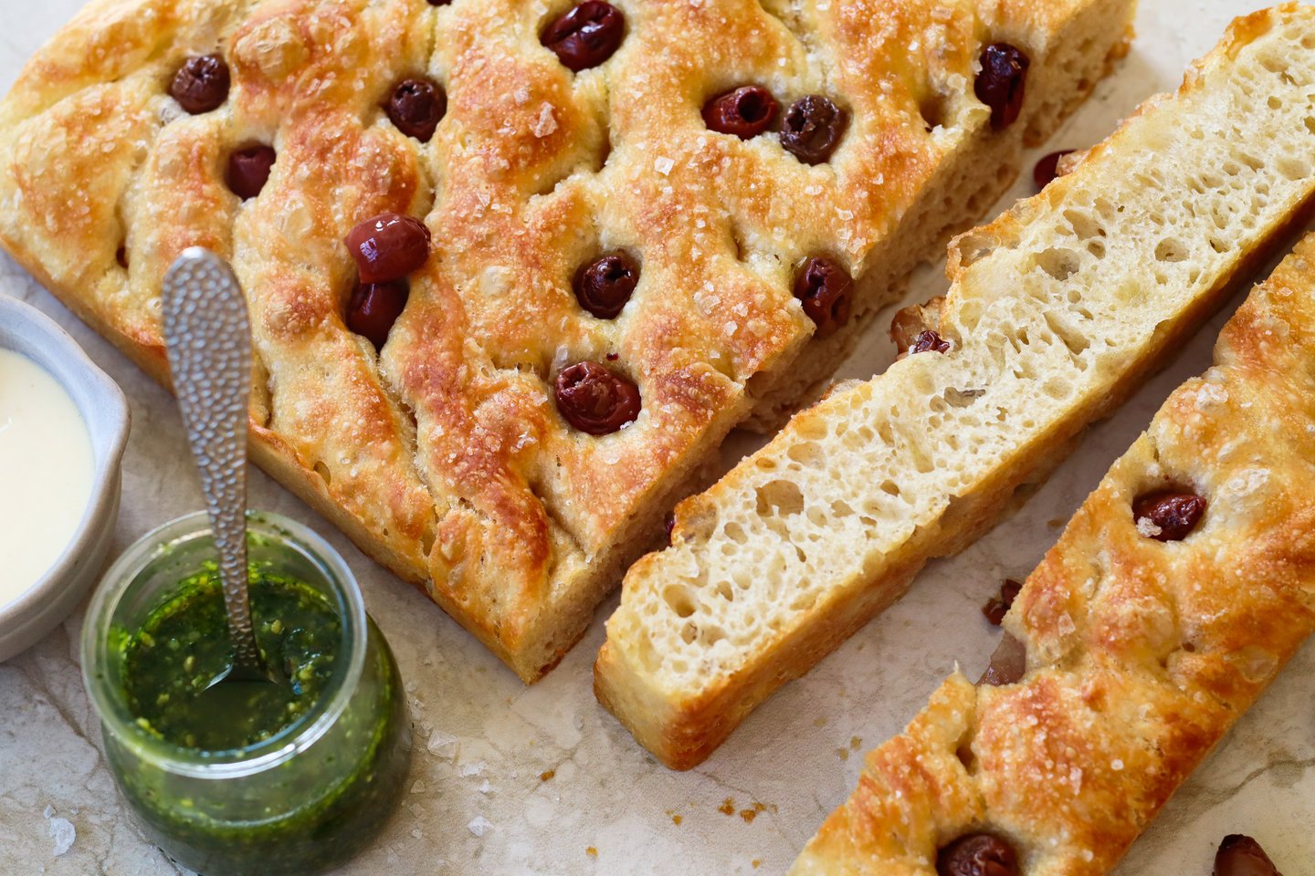 Focaccia med oliven