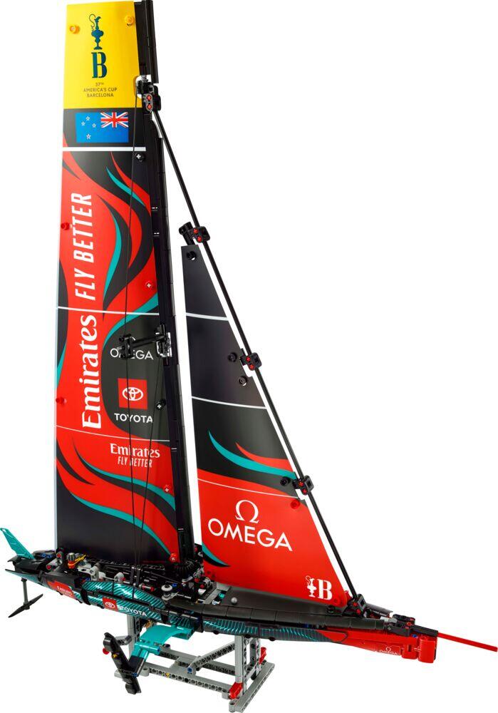 LEGO® Technic Yachten Emirates Team New Zealand AC75 42174