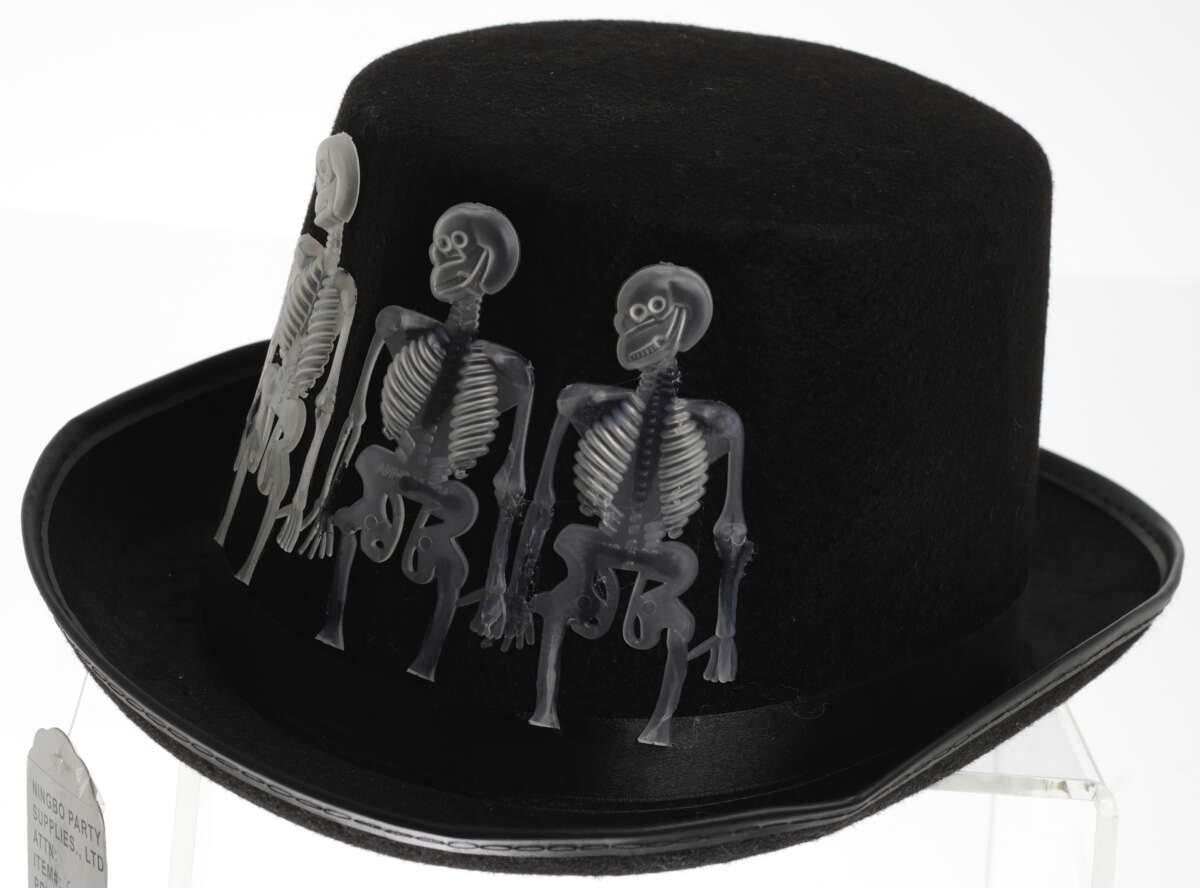Halloween hatt med skjeletter