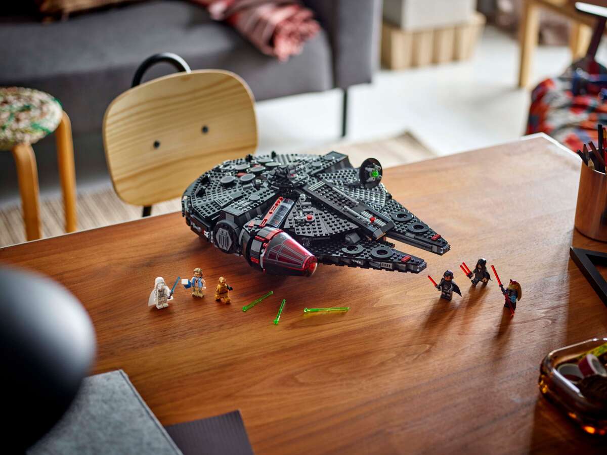 LEGO® Star Wars™ The Dark Falcon 75389
