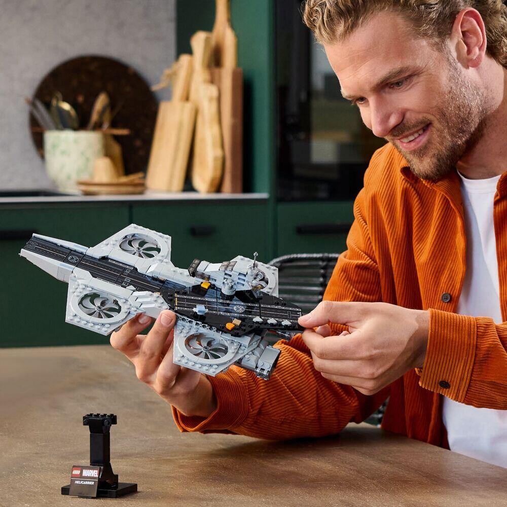 LEGO® Marvel Avengers’ helicarrier 7629