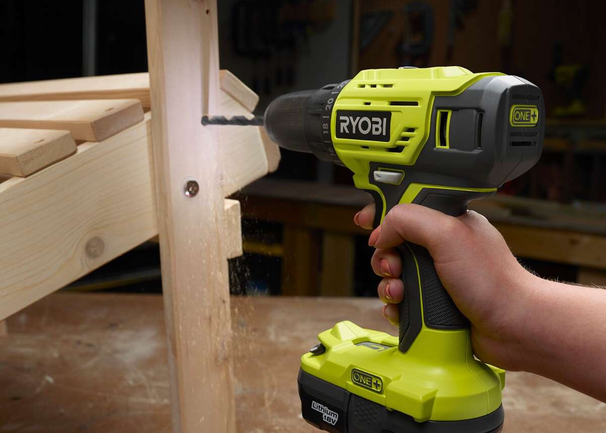 Ryobi R18DD4-1C20GA18 drill inkl. batteri, lader og borsett