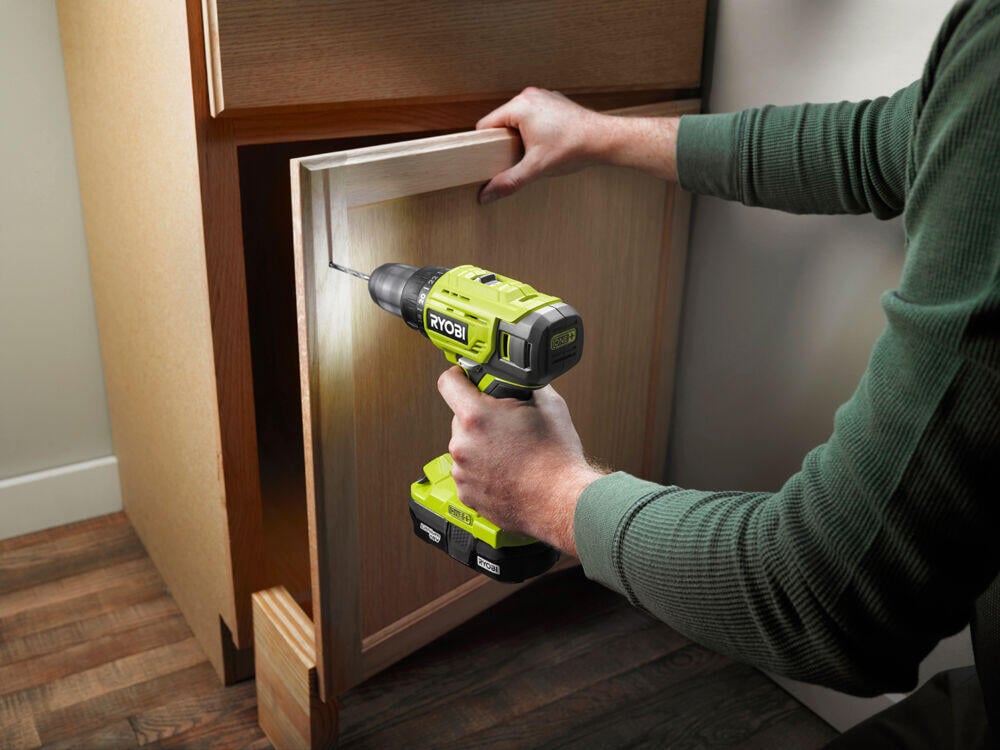 Ryobi R18DD4-1C20GA18 bor/skrutrekker m/borsett  inkl. batteri og lader