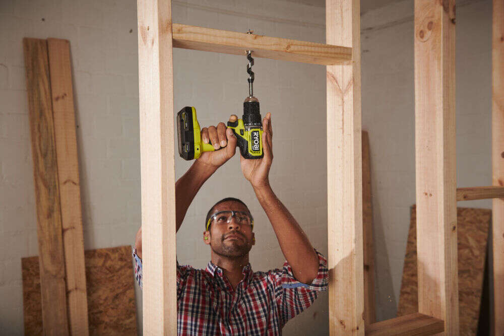 Ryobi ONE+ HP RDD18C1-2C20S Compact bor-/skrutrekker sett m/batteri