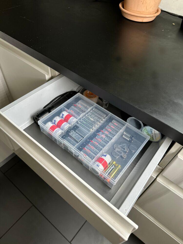 Oppbevaringsboks for batterier