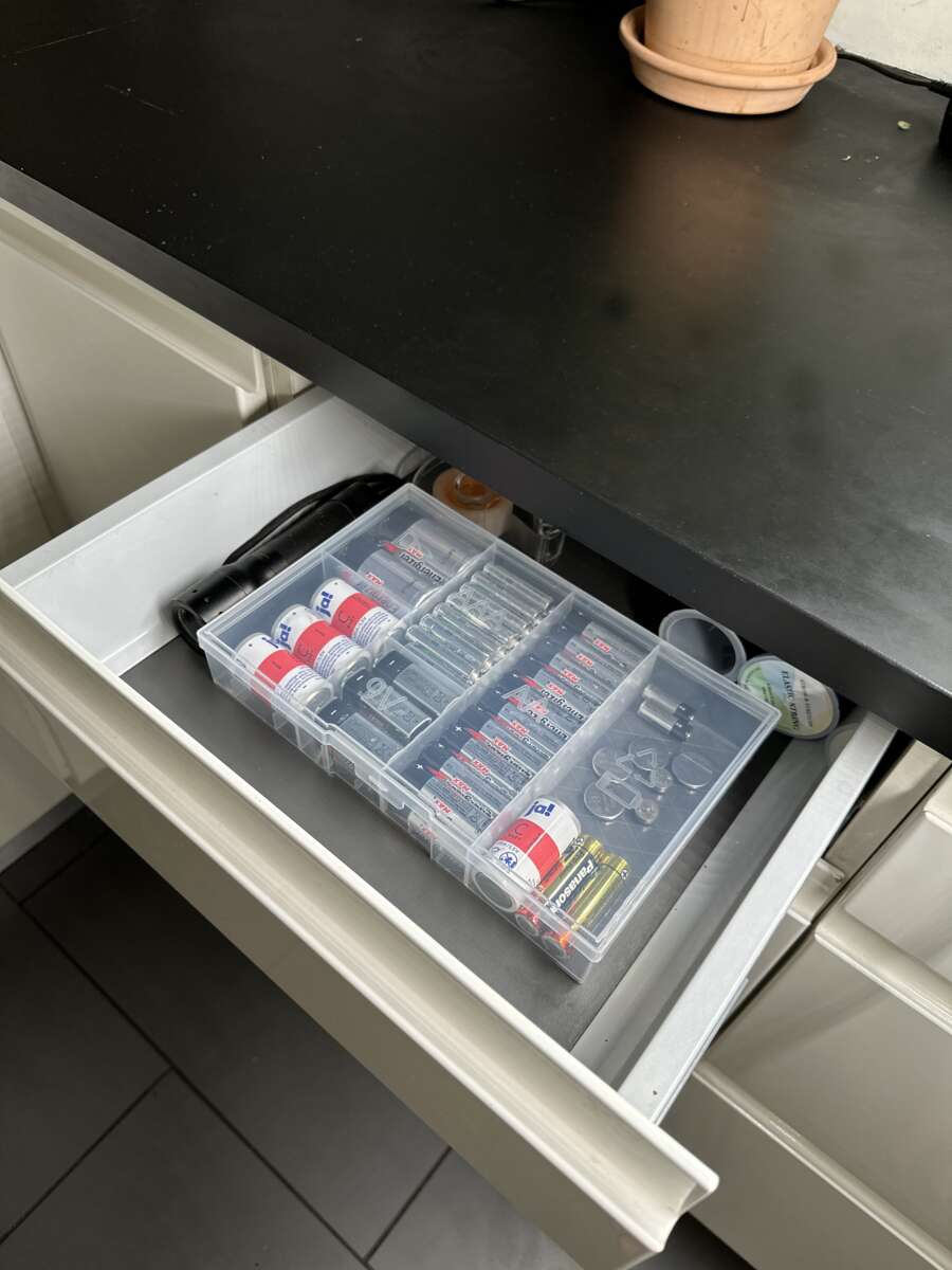 Oppbevaringsboks for batterier