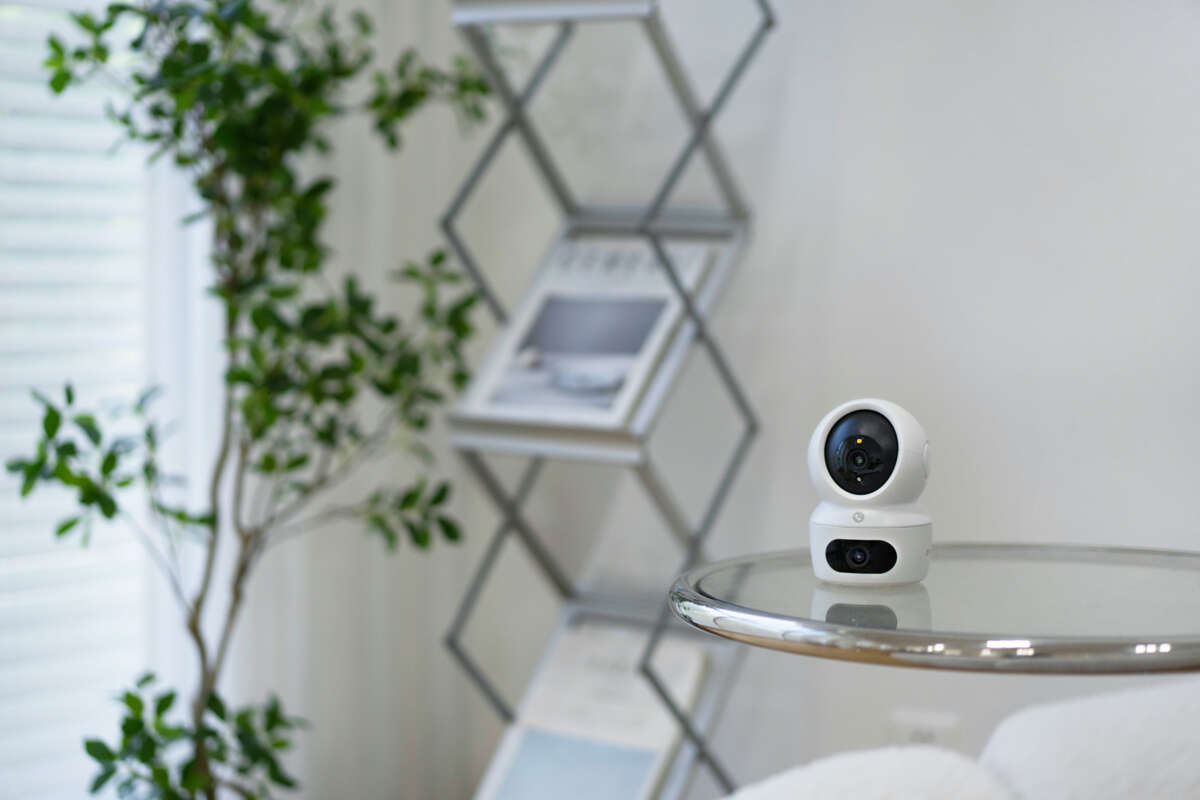 EZVIZ H7C 4MP Wi-Fi kamera med to objektiver for panorering og tilt