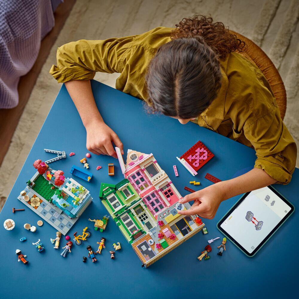 LEGO® Friends Leiligheter og butikker i Heartlake City 42670