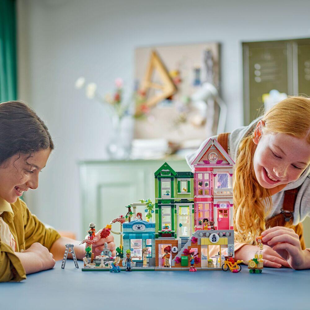 LEGO® Friends Leiligheter og butikker i Heartlake City 42670