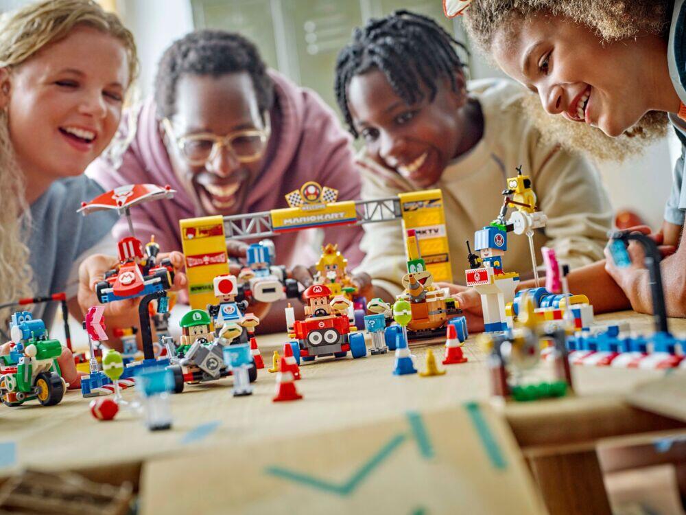 LEGO® Super Mario™: Mario Kart™ – Toads verksted 72035