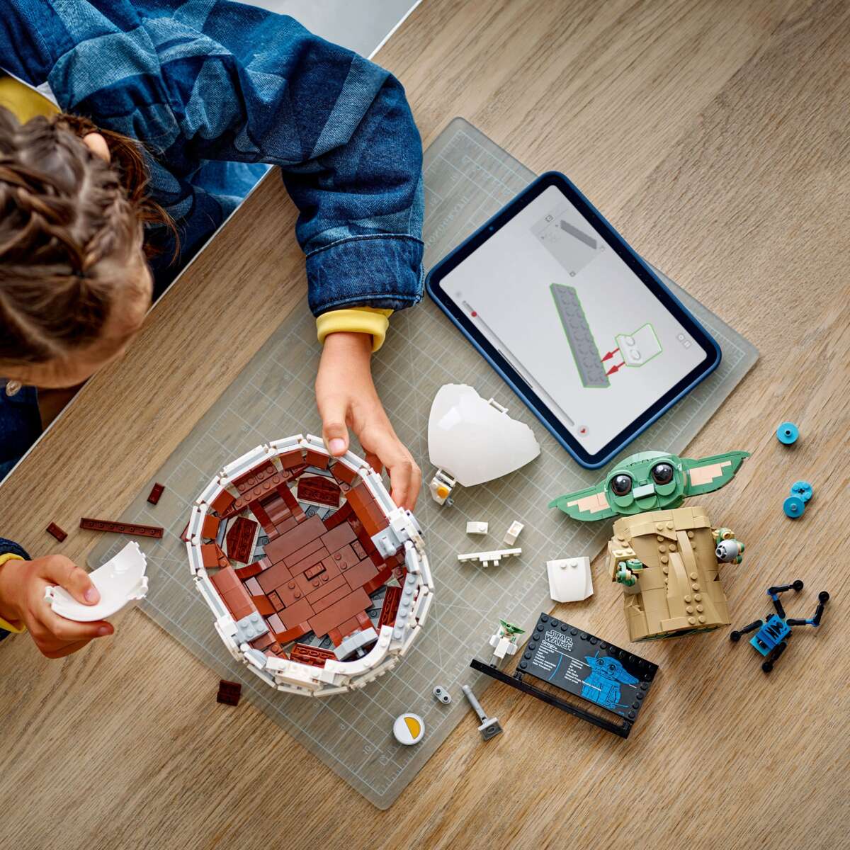 LEGO®Star Wars: The Mandalorian™ Grogu™ med svevende barnevogn 75403