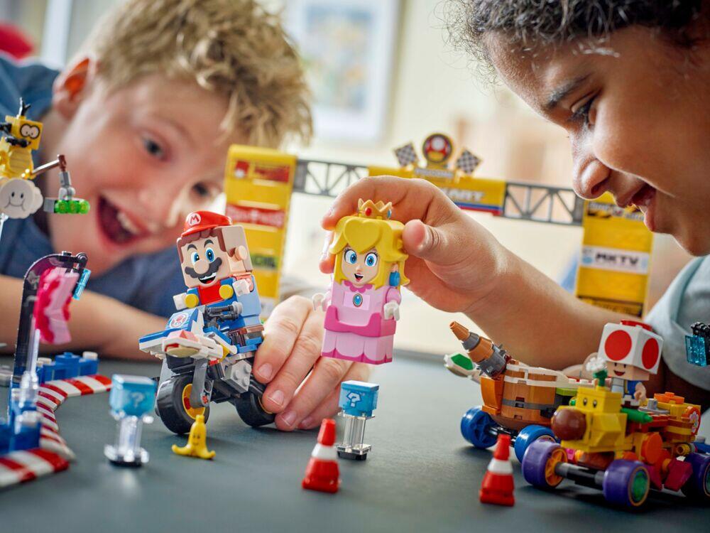 LEGO® Super Mario™: Mario Kart™ – Baby Peach og Grand Prix 72036