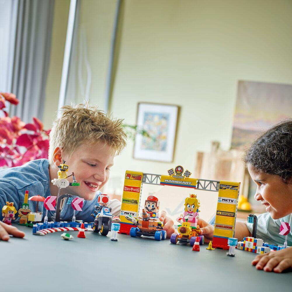 LEGO® Super Mario™: Mario Kart™ – Baby Peach og Grand Prix 72036