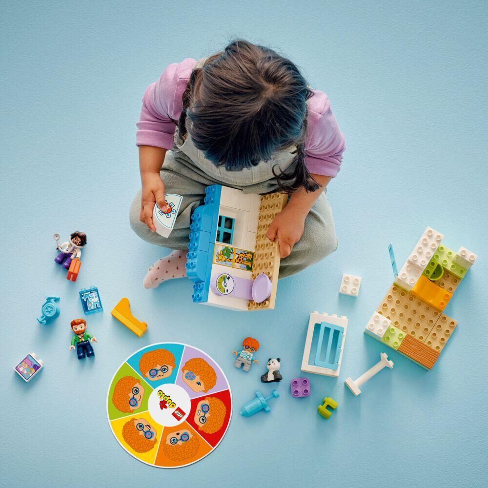 LEGO® DUPLO® Town For første gang: Besøk hos legen 10449