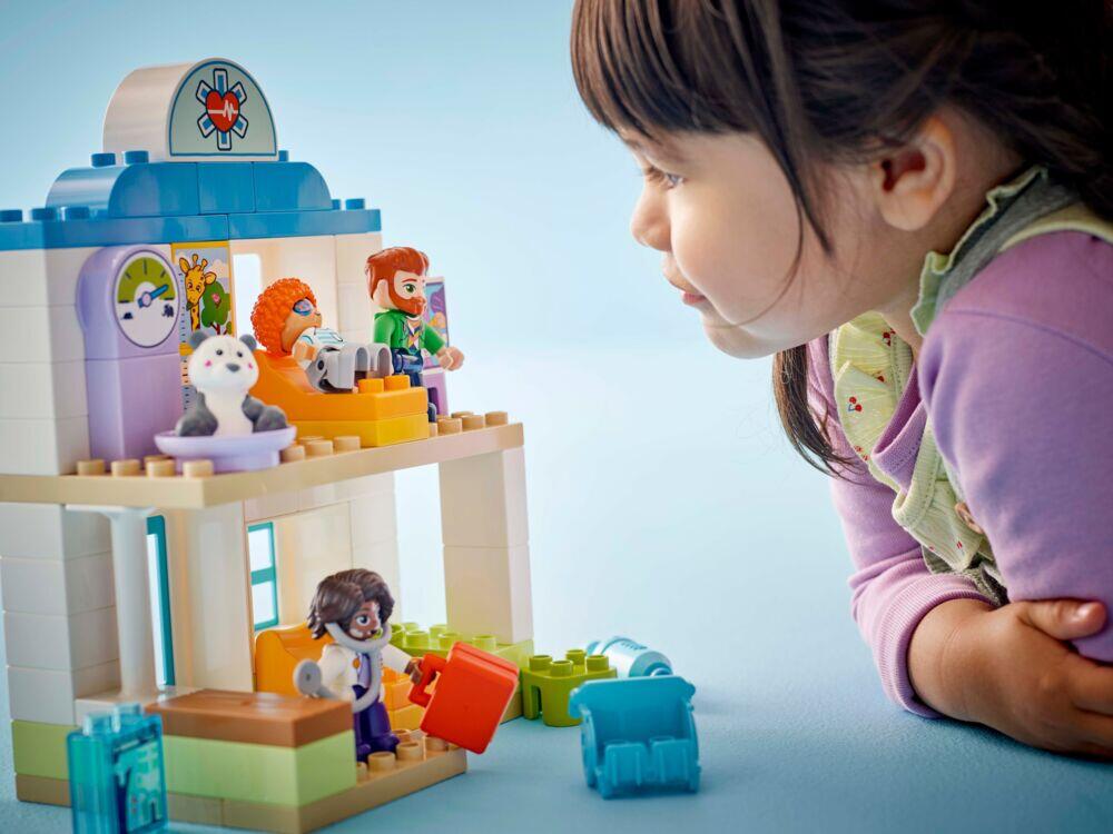 LEGO® DUPLO® Town For første gang: Besøk hos legen 10449