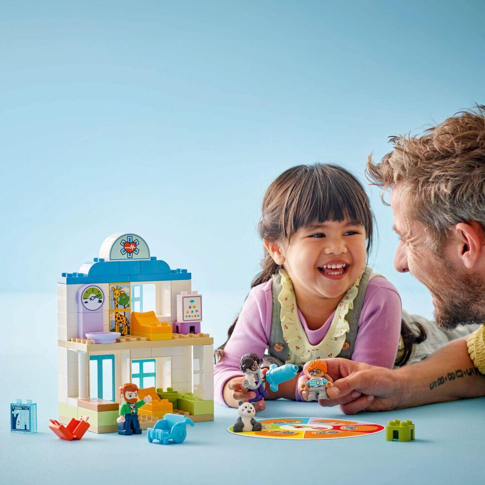 LEGO® DUPLO® Town For første gang: Besøk hos legen 10449
