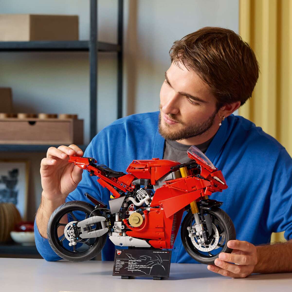 LEGO® Technic Ducati Panigale V4 S motorsykkel 42202