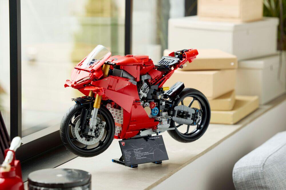LEGO® Technic Ducati Panigale V4 S motorsykkel 42202
