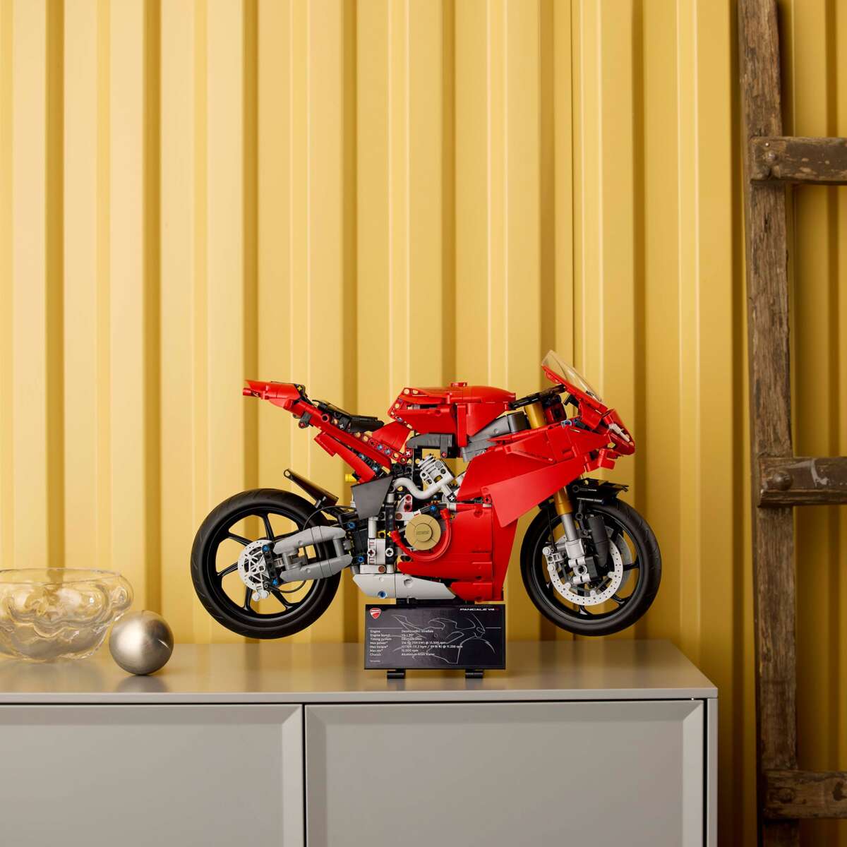 LEGO® Technic Ducati Panigale V4 S motorsykkel 42202
