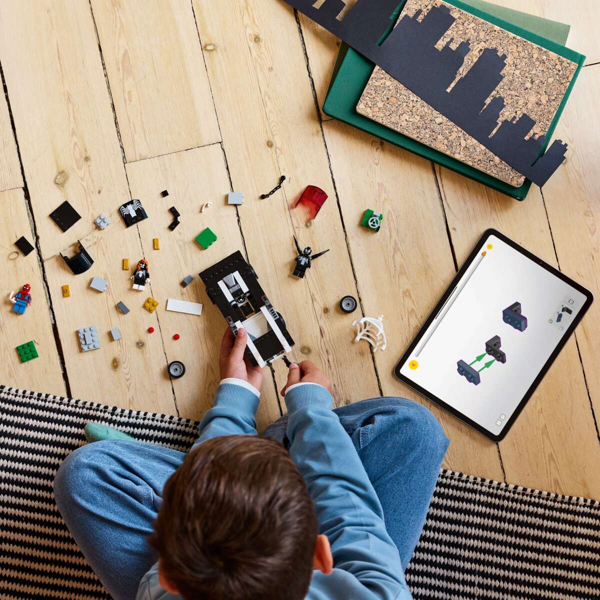 LEGO® Marvel Spider-Man mot Venom med muskelbil 76309