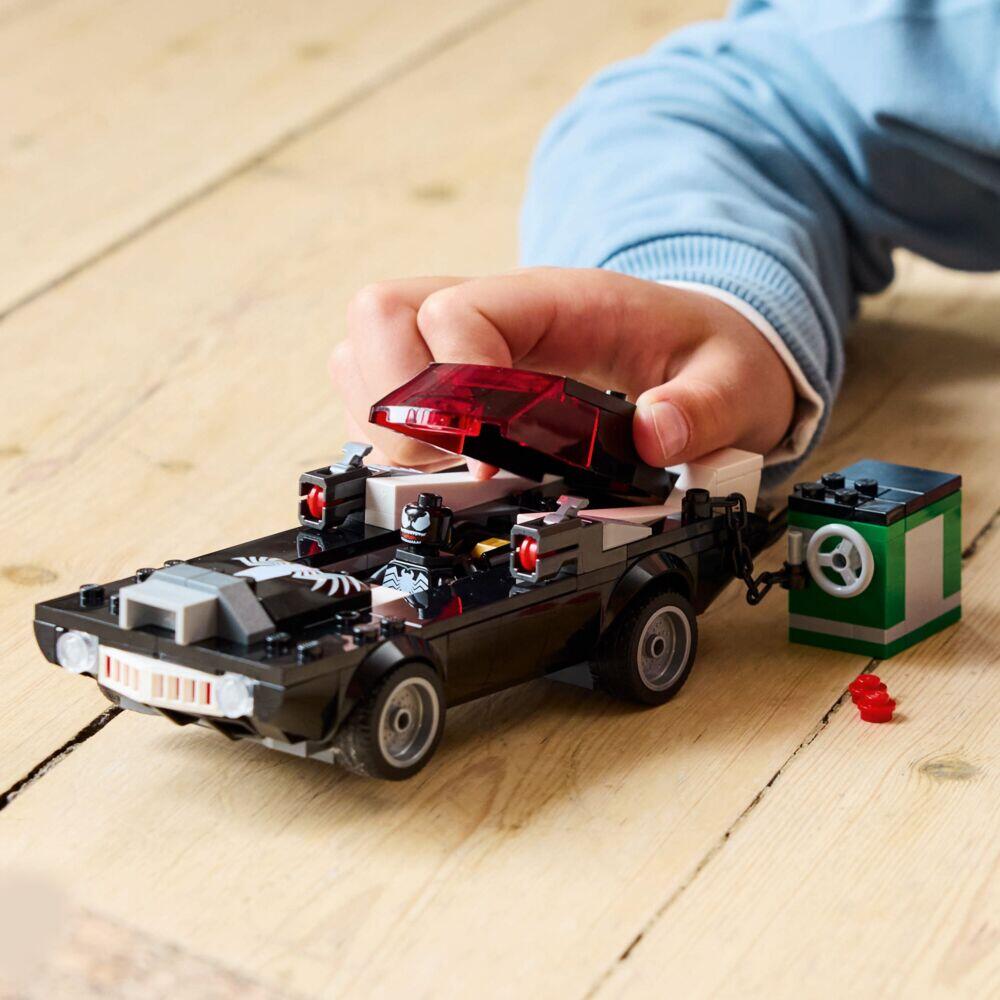 LEGO® Marvel Spider-Man mot Venom med muskelbil 76309
