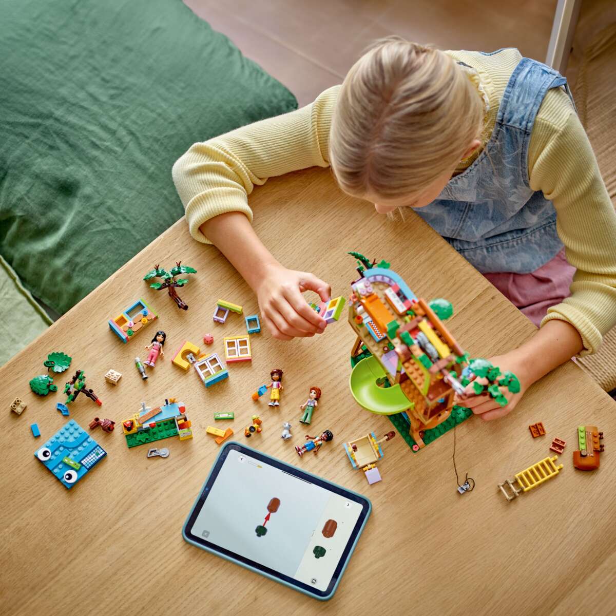 LEGO® Friends Koselig hytte i vennskapstreet 42652