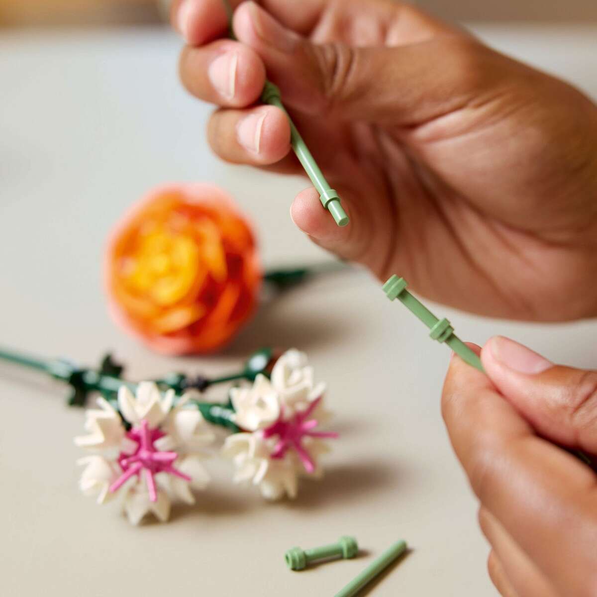 LEGO® Botanicals Vakker bukett med rosa blomster 10342