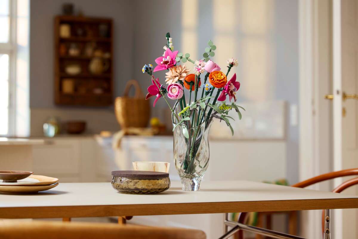 LEGO® Botanicals Vakker bukett med rosa blomster 10342