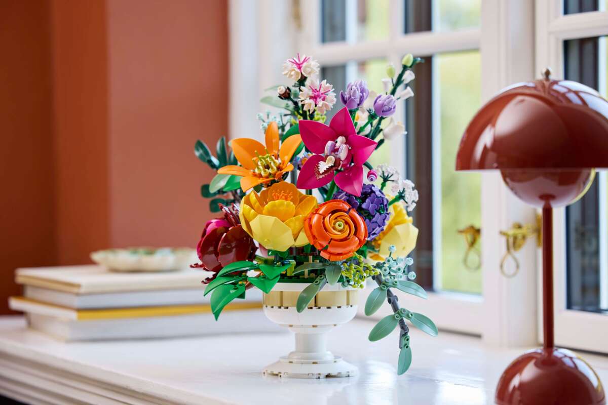 LEGO® Botanicals Vakker bukett med rosa blomster 10342