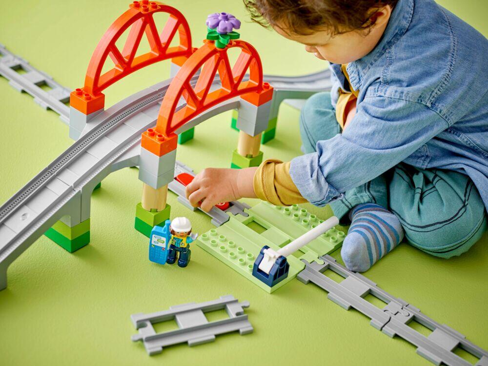 LEGO® DUPLO® Town Utvidelsessett med togbro og skinner 10426