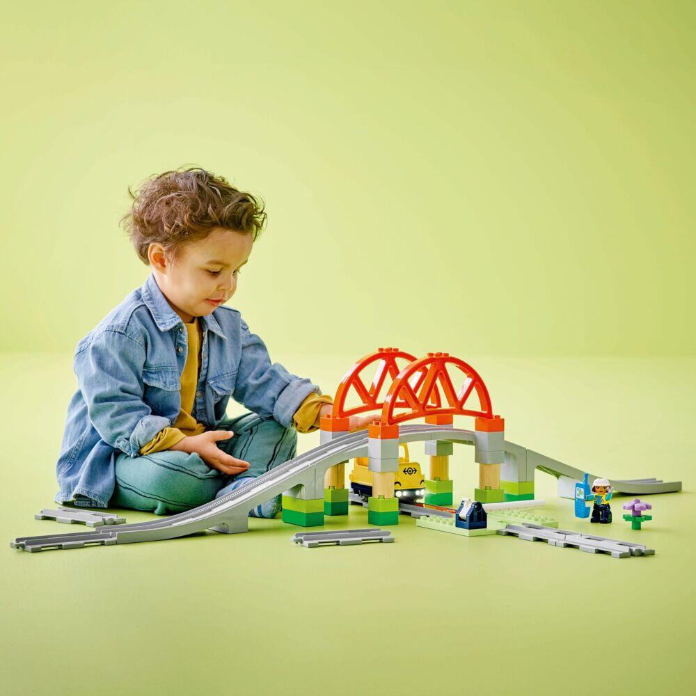 LEGO® DUPLO® Town Utvidelsessett med togbro og skinner 10426